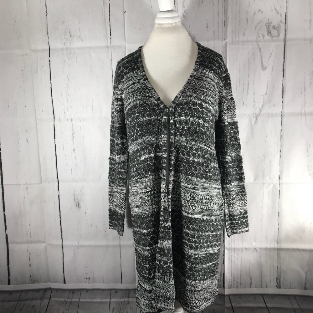 Cable & Gauge Long Sweater Cardigan w/ clasp Sz L